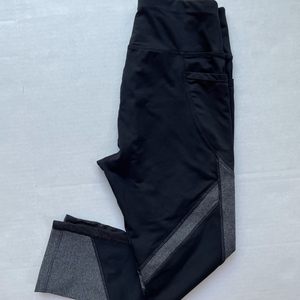 Black & Gray Avia Crop Workout Leggings Sz S EUC